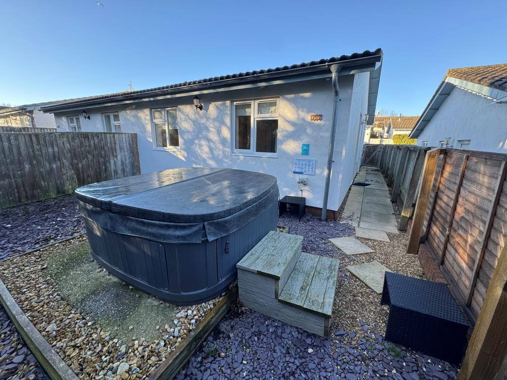 Lot: 6 - TWO-BEDROOM HOLIDAY BUNGALOW - Looking at the rear of the bungalow